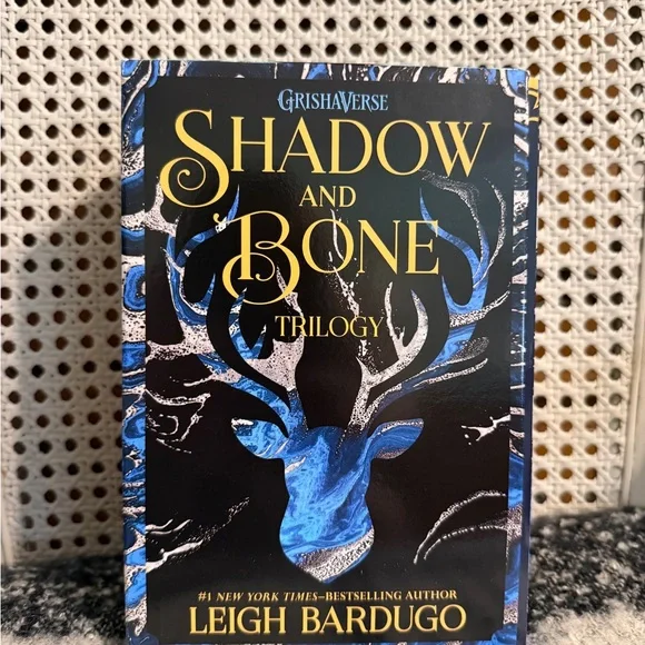 Grishaverse Book Trilogy Set in Paperback by Leigh Bardugo - Picture 3 of 12